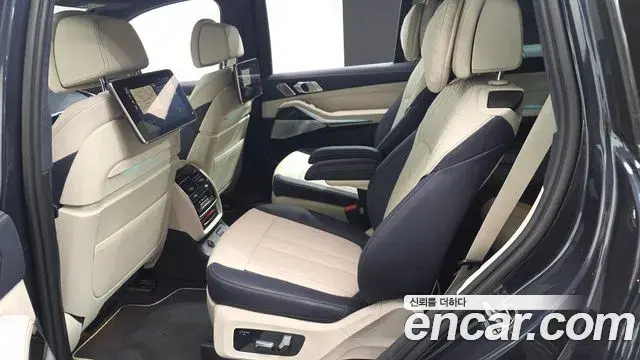 BMW X7 2022 — Фото 12/20