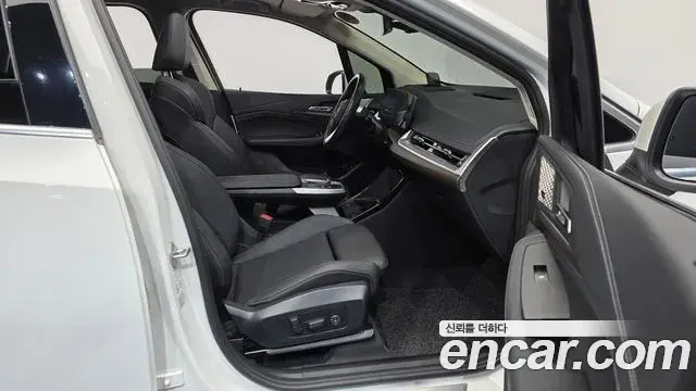 BMW 2 Series Active Tourer 2023 — Photo 8/34