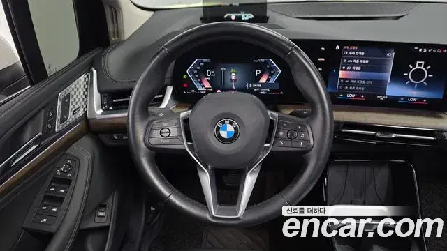 BMW 2 Series Active Tourer 2023 — Photo 10/34
