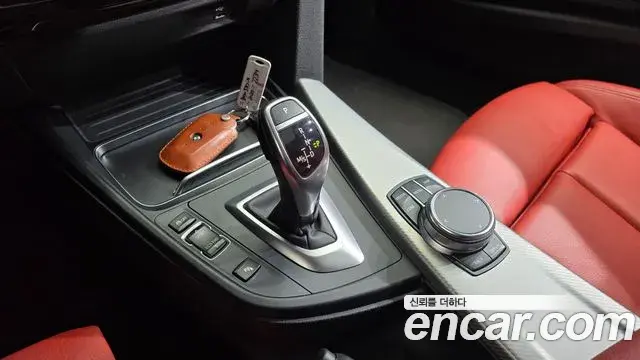 BMW 3 Series 2018 — Фото 9/20