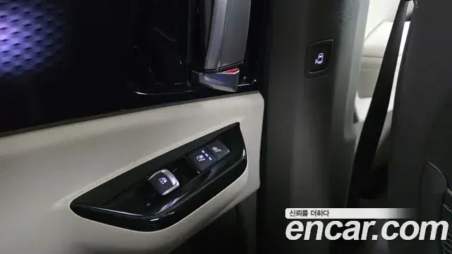 Kia Carnival 2023 — Фото 19/20