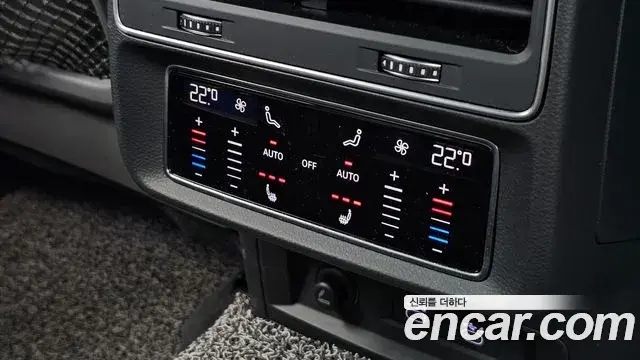 Audi Q7 2021 — Фото 19/20