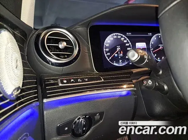 Mercedes-Benz E-Class 2019 — Фото 15/20
