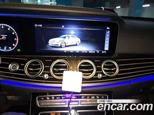 Mercedes-Benz E-Class 2019 — Фото 18/20