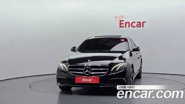 Mercedes-Benz E-Class 2019 — Фото 3/20