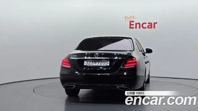 Mercedes-Benz E-Class 2019 — Фото 4/20