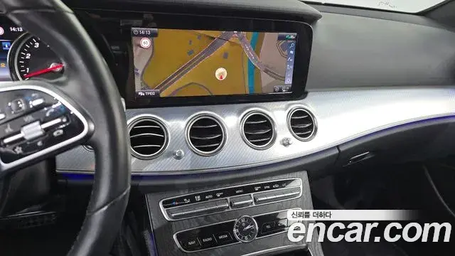 Mercedes-Benz E-Class 2019 — Фото 12/20