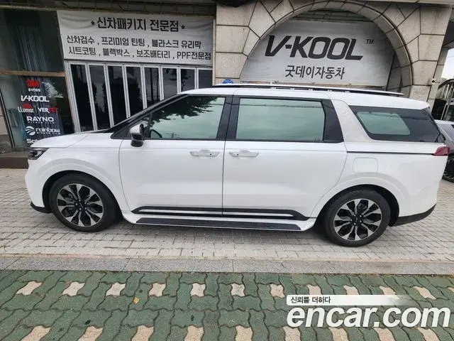 Kia Carnival 2023 — Фото 18/19