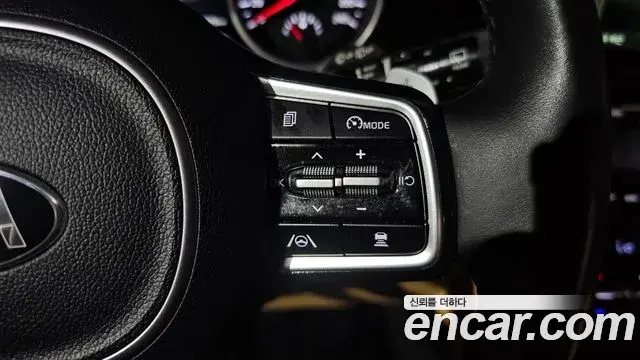 Kia Carnival 2021 — Фото 18/20
