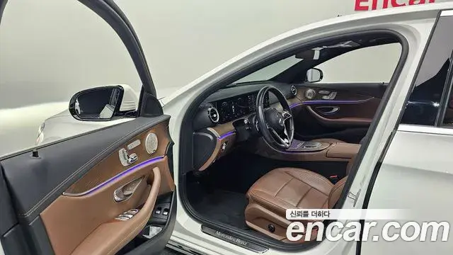 Mercedes-Benz E-Class 2021 — Фото 10/20