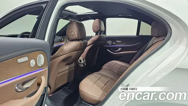 Mercedes-Benz E-Class 2021 — Фото 11/20