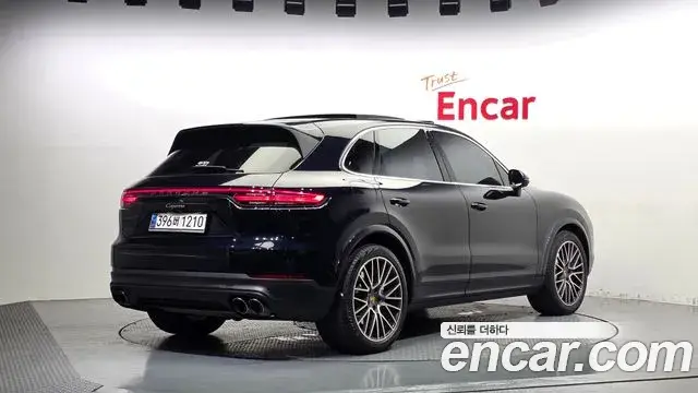 Porsche Cayenne 2019 — Фото 1/20