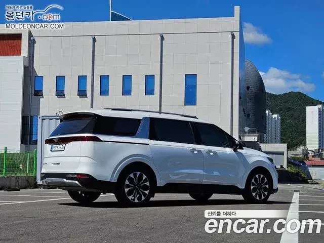 Kia Carnival 2021 — Photo 1/18