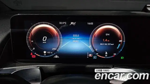 Mercedes-Benz GLB-Class 2021 — Фото 8/20