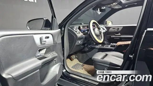 Mercedes-Benz GLB-Class 2021 — Фото 10/20