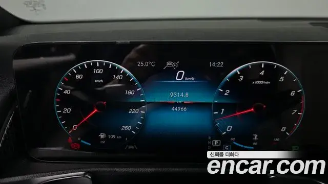 Mercedes-Benz GLB-Class 2021 — Фото 8/20