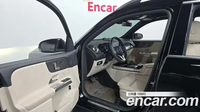 Mercedes-Benz GLB-Class 2021 — Фото 10/20