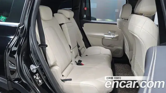 Mercedes-Benz GLB-Class 2021 — Фото 11/20