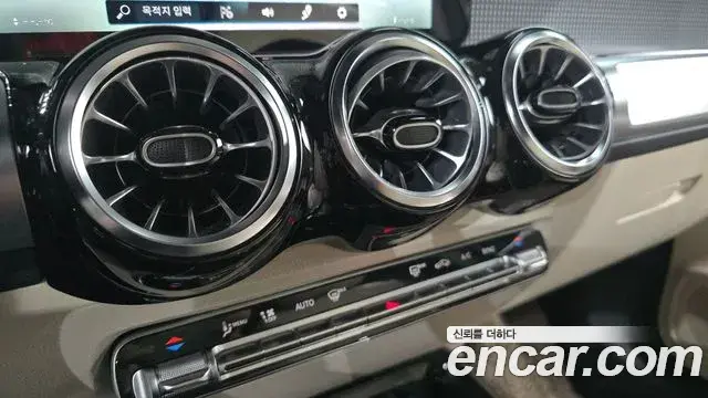 Mercedes-Benz GLB-Class 2021 — Фото 18/20