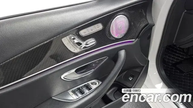Mercedes-Benz E-Class 2019 — Фото 18/20