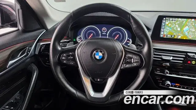 BMW 5 Series 2018 — Фото 13/20
