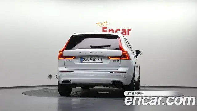 Volvo XC60 2019 — Фото 4/20