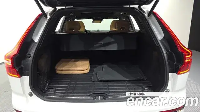 Volvo XC60 2019 — Фото 20/20