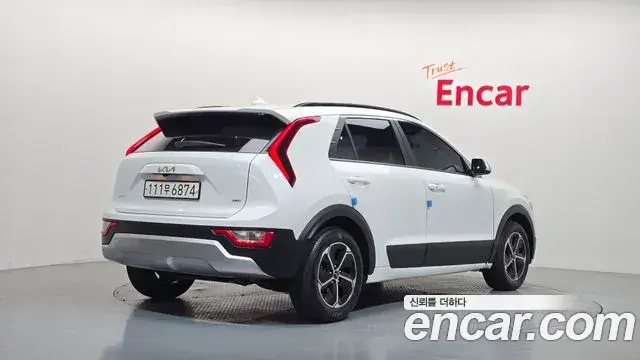 Kia Niro 2022 — ფოტო 4/33