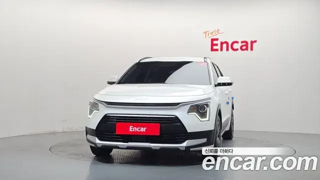Kia Niro 2022 — ფოტო 15/33