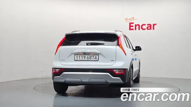 Kia Niro 2022 — ფოტო 23/33