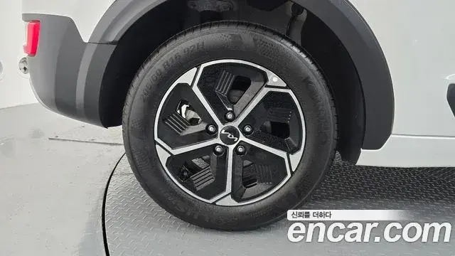 Kia Niro 2022 — ფოტო 30/33