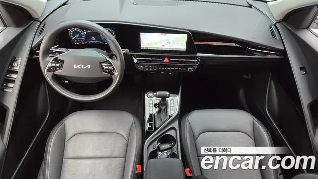 Kia Niro 2022 — ფოტო 31/33