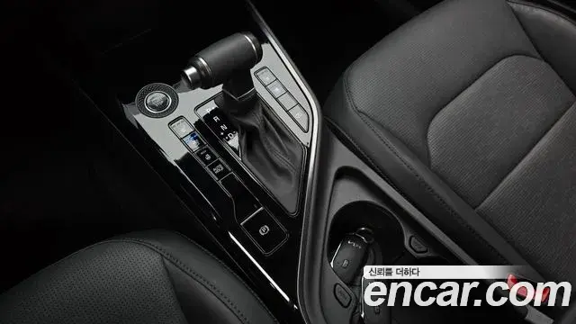 Kia Niro 2022 — ფოტო 20/33