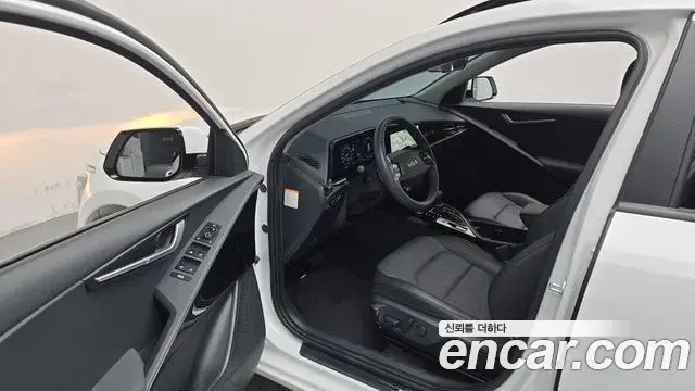 Kia Niro 2022 — ფოტო 29/33