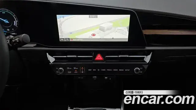 Kia Niro 2022 — ფოტო 13/33