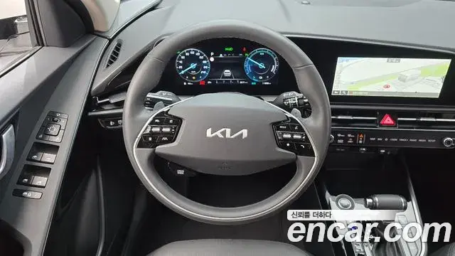 Kia Niro 2022 — ფოტო 6/33