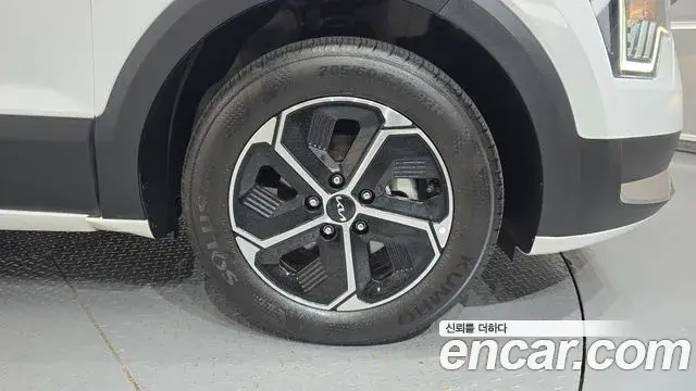 Kia Niro 2022 — ფოტო 1/33
