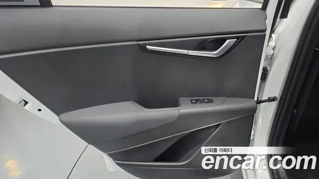 Kia Niro 2022 — ფოტო 28/33