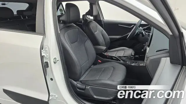 Kia Niro 2022 — ფოტო 12/33