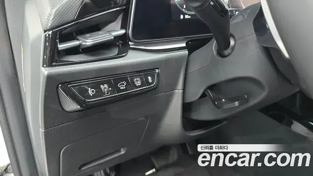 Kia Niro 2022 — ფოტო 17/33