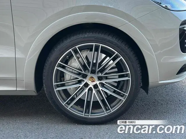 Porsche Cayenne 2021 — Фото 17/20