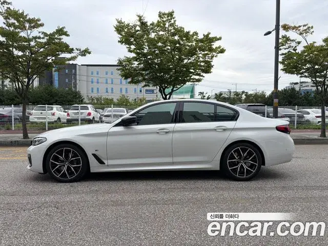 BMW 5 Series 2023 — Фото 12/20