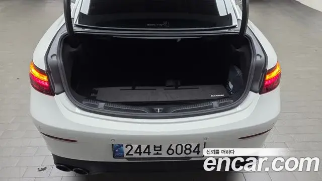 Mercedes-Benz E-Class 2023 — Фото 17/20