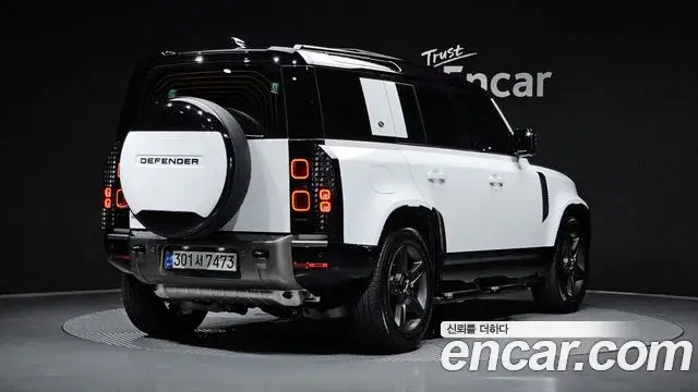Land Rover Defender 2024 — Фото 1/20