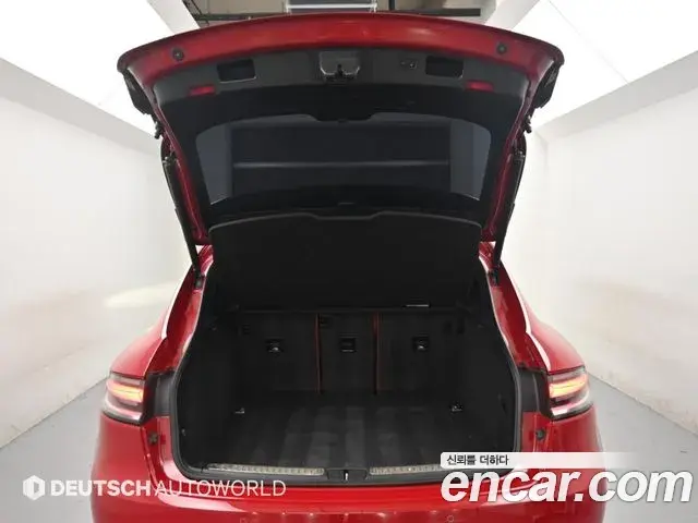 Porsche Macan 2021 — Фото 18/20