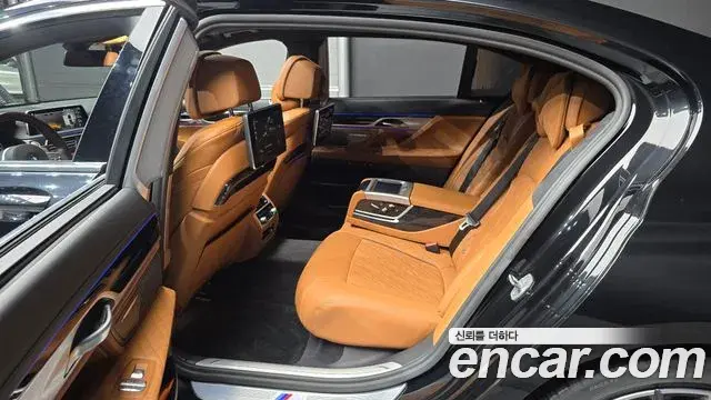 BMW 7 Series 2020 — Фото 12/20