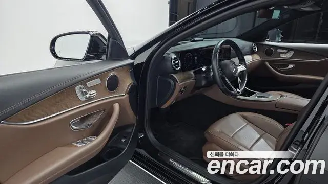 Mercedes-Benz E-Class 2021 — Фото 10/20