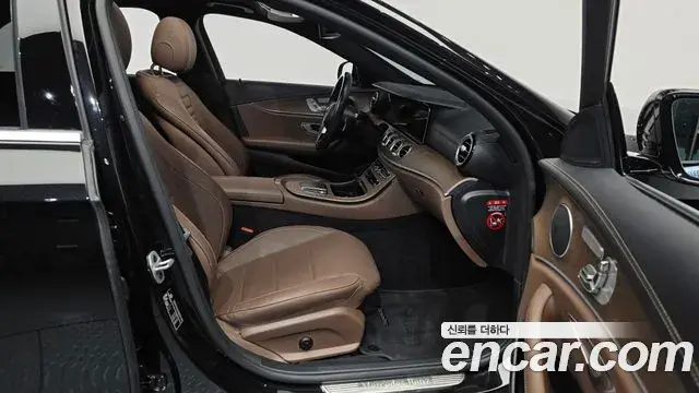 Mercedes-Benz E-Class 2021 — Фото 11/20