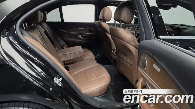 Mercedes-Benz E-Class 2021 — Фото 12/20