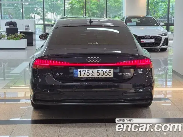 Audi A7 2022 — Фото 3/20